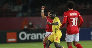 الأهلي يتقدم على المريخ 2/1 في الشوط الأول بدوري أبطال أفريقيا.. صور