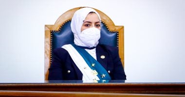 رسميا.. القاضيات الجديدات يجلسن على منصة مجلس الدولة.. المستشار محمد حسام الدين يفتتح الجلسة الأولى بالمحكمة الإدارية العليا بحضور أول قاضية.. المستشارة رضوى توجه رسالة للفتيات: "ما تفرطيش فى حلمك أبدا".. صور