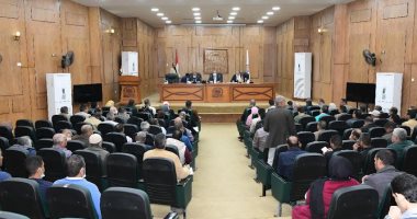 مناقشة موقف منظومة المتغيرات المكانية والتقنين وتنمية الموارد المحلية بقنا