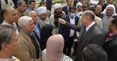 محافظ أسيوط يتفقد معرض وسط الصعيد الزراعى ويكرم قيادات ومزارعين.. صور