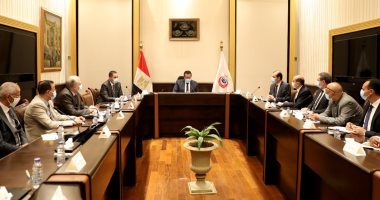 خالد عبدالغفار يجتمع بوكلاء الوزارة فى 8 محافظات لبحث خطة العمل الفترة المقبلة