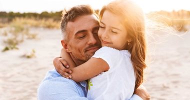 اليوم العالمي للمرأة.. 5 أشياء تحتاجها كل فتاة من والدها