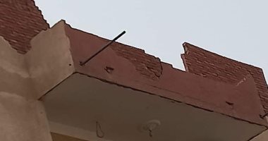 انهيار سور بلكونة على سيارة بالعاشر من رمضان بسبب العواصف
