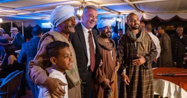 محمود حميدة برفقة أهل الأقصر في ثالث أيام المهرجان.. صور
