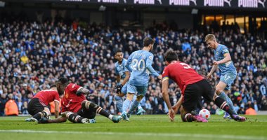 مان سيتي يتفوق على يونايتد 2-1 فى شوط مثير بالدوري الإنجليزي.. فيديو
