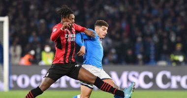ميلان يعتلي صدارة ترتيب الدوري الإيطالي بانتصار صعب أمام نابولي