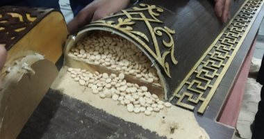 ضربات موجعة لمهربى المخدرات بمطار القاهرة.. رصد محاولات لتهريب المواد السامة قبل العبور بها لداخل البلاد.. إحباط محاولة تمرير 130 كيلو كبتاجون داخل شحنة أثاث منزلى.. وضبط 6 آلاف قرص ترامادول خلال شهر.. صور 