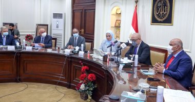 رئيس القابضة للمياه: 40 ألف وصلة مياه منزلية بالمجان للأسر الفقيرة.. صور