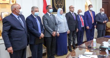 وزيرا الإسكان والتضامن الاجتماعى يشهدان توقيع بروتوكول تعاون لتوصيل المياه للأسر الأولى بالرعاية.. الجزار: نولى أهمية خاصة لمشاركة الجمعيات والمؤسسات الأهلية.. القباج: نهدف لإنشاء شبكة أمان اجتماعى للمواطن