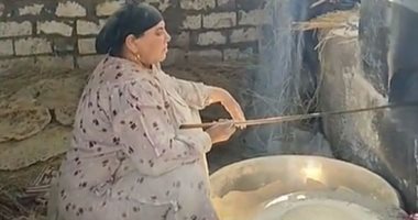 "شوف العيش المرحرح الفلاحي بالشرقية وحلاوته من إيد الحاجة أم محمد".. فيديو