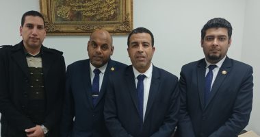 جمارك مطار برج العرب تضبط تهريب عدد من العبوات والأمبولات الدوائية.. صور