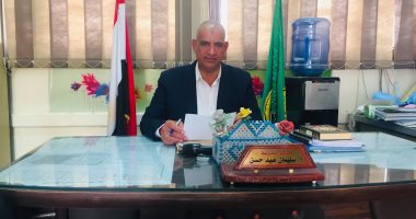 ممر شرفي لمدير مدرسة بلغ سن المعاش بالإسماعيلية.. إشادات بتصرف التلاميذ.. فيديو وصور