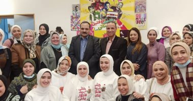 افتتاح معرض "نوستالجيا تسعيناتى" لطلاب كلية الفنون التطبيقية ببنها