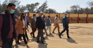 محافظ الجيزة يتفقد أعمال إنشاء الإسطبلات الحضارية بالأهرامات
