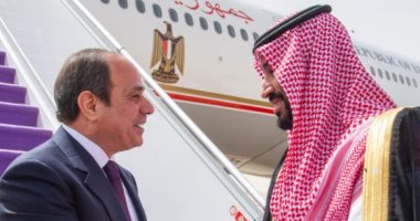 الرئيس السيسي يصل مطار الملك خالد.. وولى العهد السعودى فى مقدمة مستقبليه