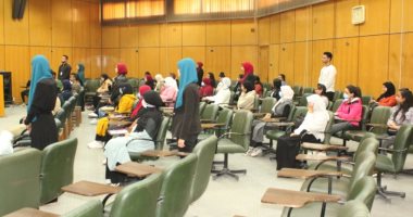نائب رئيس جامعة أسيوط تشهد احتفالية اليوم العالمى للمرأة.. صور