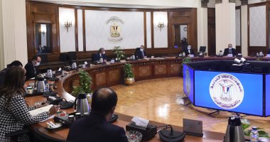 رئيس الوزراء يلتقى ممثلى الغرف التجارية للاطمئنان على توافر السلع الأساسية
