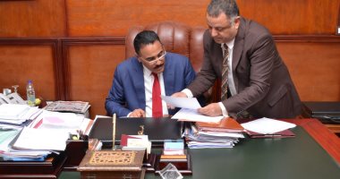محافظ مطروح يعتمد نتيجة امتحانات دورة يناير 2022 لمحو الأمية بنسبة نجاح 77%