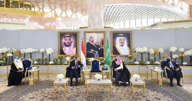 الرئيس السيسى يبحث مع ولى العهد السعودى استدامة الشراكة بين البلدين وضمان أمن البحر الأحمر .. الرئيس يؤكد: أمن دول الخليج جزء لا يتجزأ من الأمن القومى المصرى.. وبن سلمان يشيد بدور القاهرة المحورى.. صور 