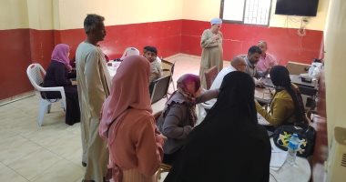 صحة الأقصر تواصل حملات طرق الأبواب لتطعيم المواطنين ضد كورونا.. صور