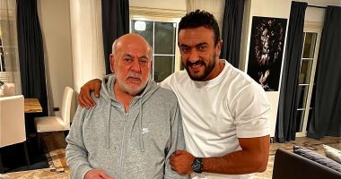 في أول ظهور لوالد أحمد العوضي معه: ربنا يخليك لينا يا حاج.. "صورة"