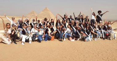 أهرامات الجيزة تستضيف المشاركات في مسابقة "أفضل عارضة أزياء في العالم"..صور