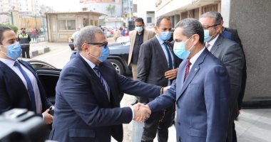 وزير القوى العاملة يسلم عقود عمل لمتحدى الإعاقة بالغربية ضمن "حياة كريمة"