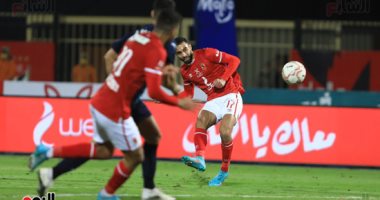 الأهلي يضرب بيراميدز بثلاثية ويحكم قبضته على صدارة الدورى المصرى