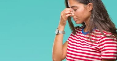 3 علامات خفية تكشف عن نقص العناصر الغذائية في جسمك