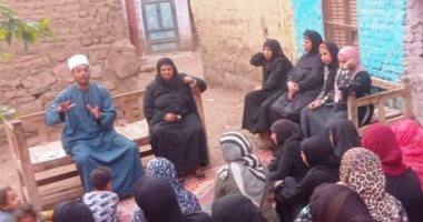 حياة كريمة.. عقد جلسات تدريبية للسيدات داخل 8 قرى فى أسوان.. صور