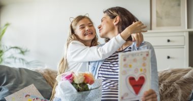 عشان تستاهل تحس باهتمامهم.. اتيكيت احتفال الأبناء والأحفاد بعيد الأم