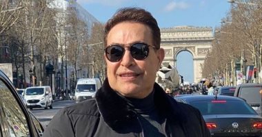 حكيم يحضر مفاجأة لجمهوره من باريس .. صور