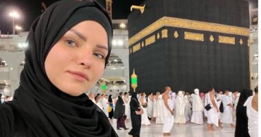 إيمان الحصري من الحرم المكي : اللهم عوضنى خيرا مما فقدت وبارك لي بما هو آتٍ 
