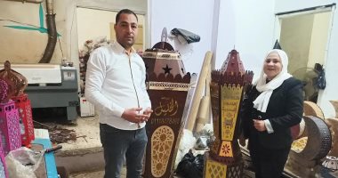 هويدا تترك الهندسة وتُبدع فى صناعة الفوانيس.. طولها 2 متر وثمنها يصل 900 جنيه (لايف)