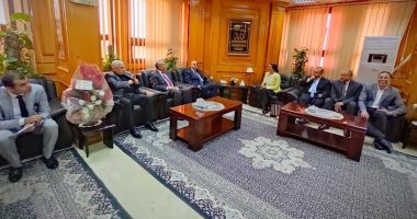رئيس جامعة المنيا يستقبل وفد وزارة الاتصالات لمراكز إبداع مصر الرقمية للجامعات
