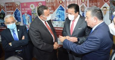 وزير التعليم العالي يتفقد جناح جامعة المنصورة الجديدة بملتقى «إيديوجيت2022»