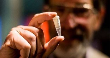 جائزة نوبل تحتفى بميلاد جورج سميث.. من هو وماذا فعل للإنسانية؟