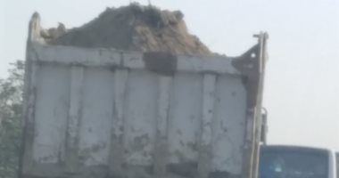 ضبط 20 سيارة نقل تلقى مخلفات أتربة بالطرق الدولى والصحراوى والزراعى بالإسكندرية