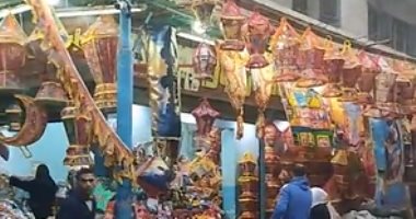 أبو عبد الله ملك الفوانيس.. بيعمل الخيامية والزينة بأنواعها شوف الطريقة من قلب ورشته (فيديو)