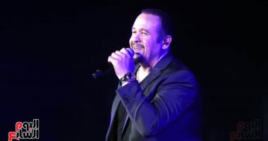 هشام عباس يحيي سهرة بخيمة رمضانية .. غدًا 