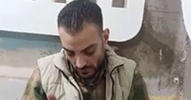 هزم إعاقته بالشغل.. محمود يتحدى الإصابة بضمور المخ ويحترف أعمال الكهرباء (فيديو)