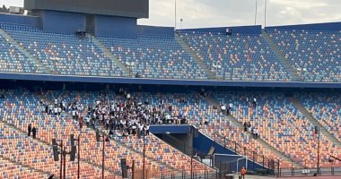 توافد جماهير الزمالك على استاد القاهرة لدعم الفريق أمام الوداد.. فيديو