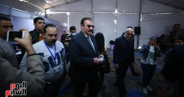 هانى ضاحى يدلى بصوته فى انتخابات نقابة المهندسين.. صور 