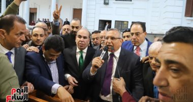 فوز عبد السند يمامة برئاسة "الوفد" بفارق 120 صوتا عن أبو شقة.. اللجنة المشرفة على الانتخابات تؤكد حضور 3293 ناخبا و77 صوتا باطلا.. ورئيس الحزب الجديد: نبدأ صفحة جديدة فى بيت الأمة بلا إقصاء