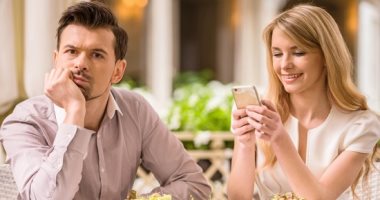الأفورة فى المكياج والصوت العالى.. أخطاء ممكن تبوظ أول "ديت"