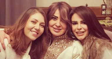 دنيا عبد العزيز مع مادلين طبر ورحمة حسن من كواليس مسلسل "ملف سرى"