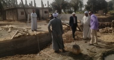 رئيس مدينة الأقصر يتابع العمل بمشروع إحلال وتجديد كوبرى نجع القباحي الشرقي.. صور