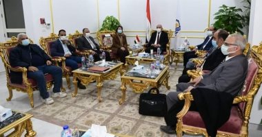 وفدا التخطيط وبنك الاستثمار القومى يتابعان مشروعات الخطة الاستثمارية بقنا