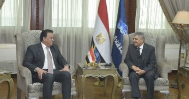 وزير التعليم العالى يوجه بتخصيص نقطة إضافية لتطعيم العاملين بهيئة قناة السويس