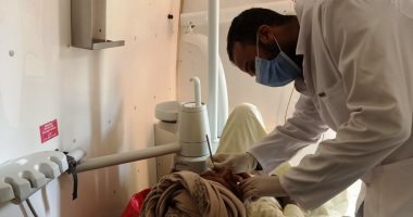 محافظ أسوان يتابع تقديم الخدمات الصحية والعلاجية لـ3127 مواطنا.. صور